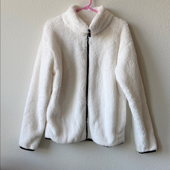 PINK Victoria's Secret Jackets & Blazers - PINK Victoria's Secret White Teddy Jacket